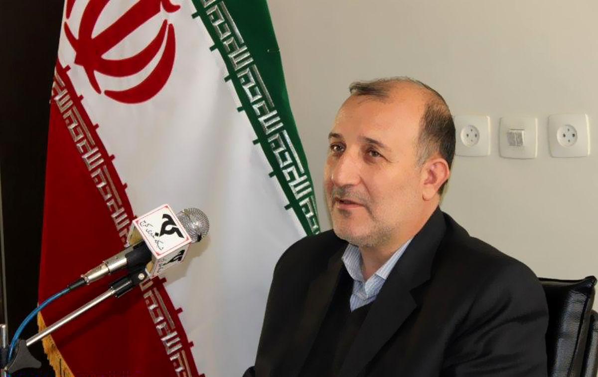 اکبریان:قوه قضاییه و نیروهای مسلح برای تحقق اقتصاد مقاومتی به دولت کمک کنند
