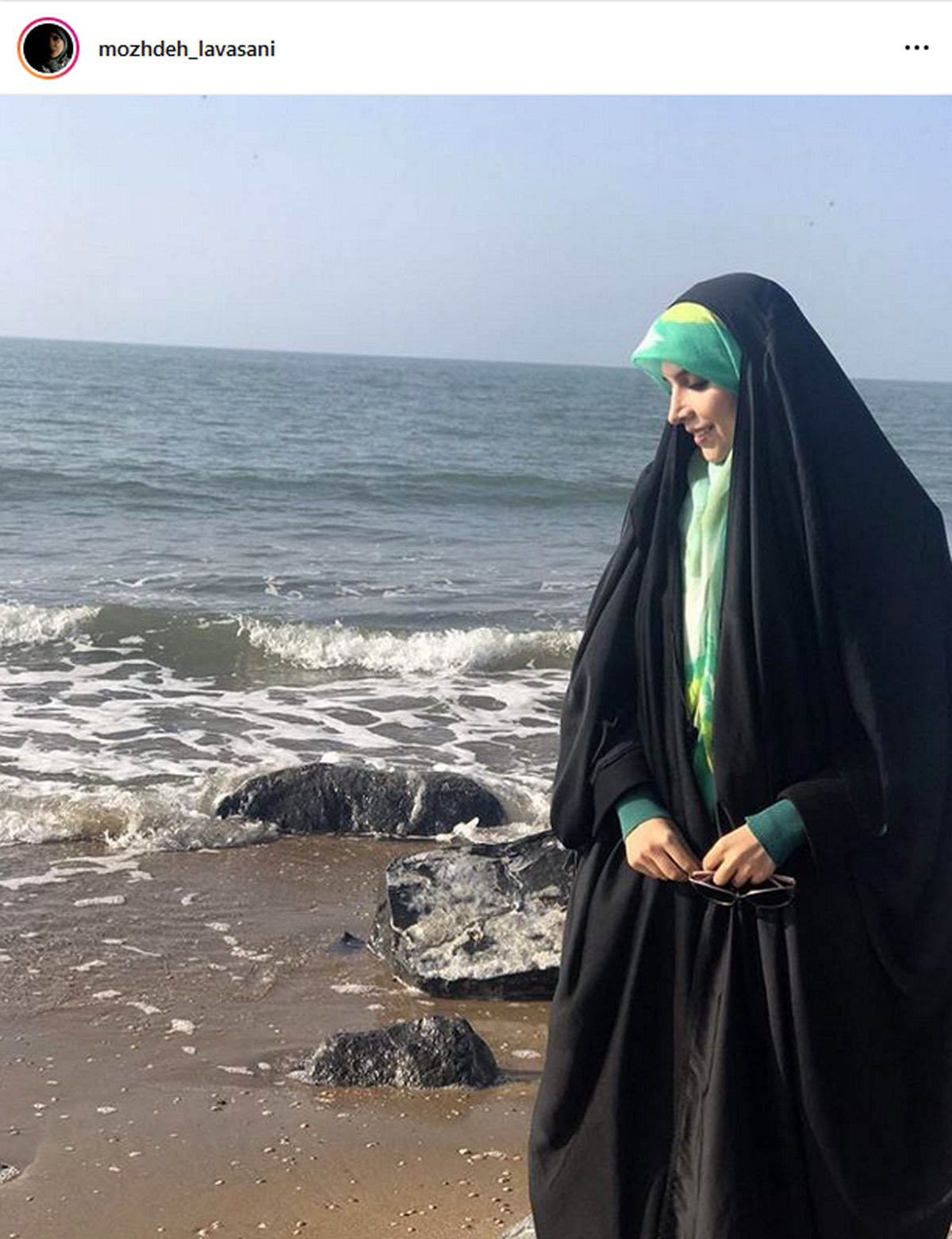 عکس خوش آب و رنگ مژده لواسانی لب دریا