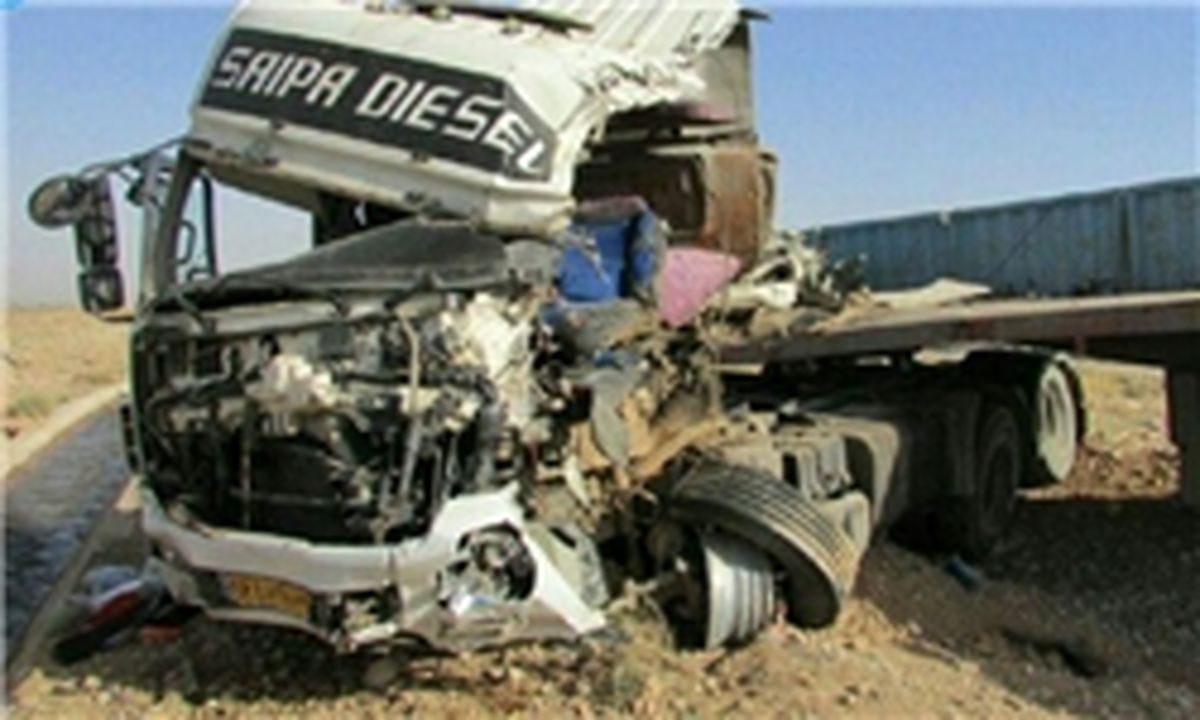 تصادف رخ به رخ اسکانیا با اتوبوس بنز 