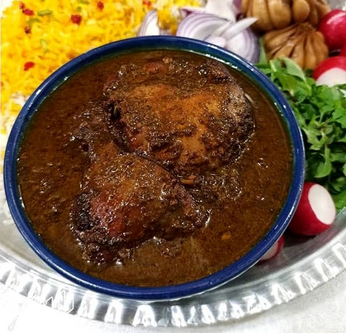 طرز تهیه خورش فسنجان مجلسی با مرغ و طعمی بی نظیر