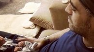 بچه داری کردن پسر داریوش ارجمند + عکس