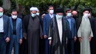 اقامه نماز رهبر انقلاب بر پیکر مبارز قدیمی حجت‌الاسلام سید محمود دعائی