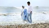 ساره بیات و بازیگر مشهور کنار دریا + عکس
