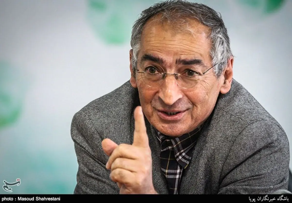 زیباکلام: نمره روحانی در حوزه اقتصادی ۱۲ است