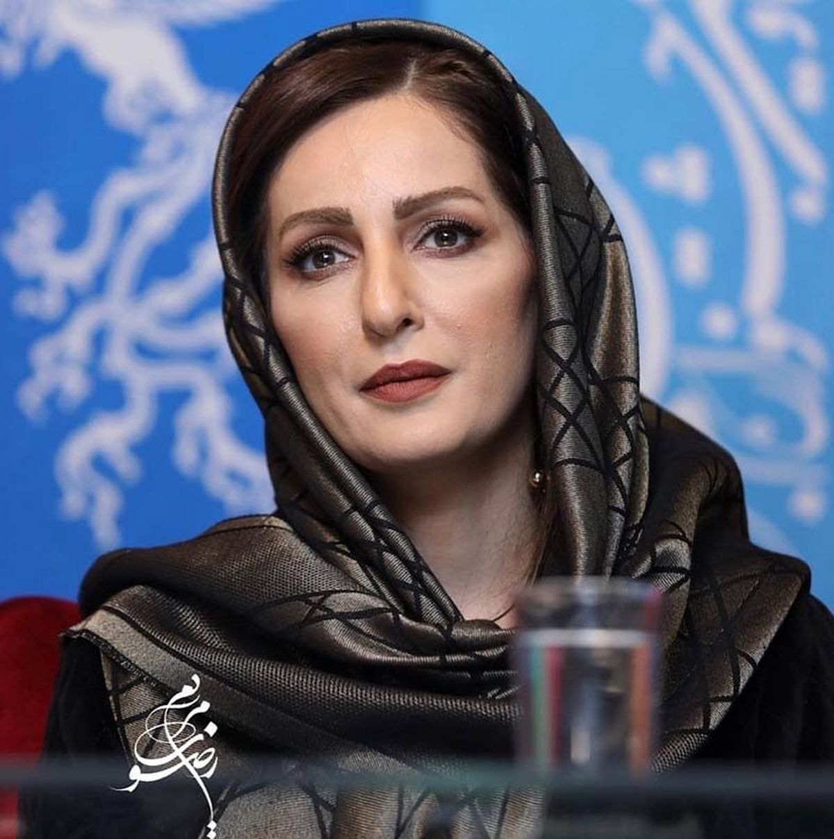 شقایق دهقان با شالی زیبا