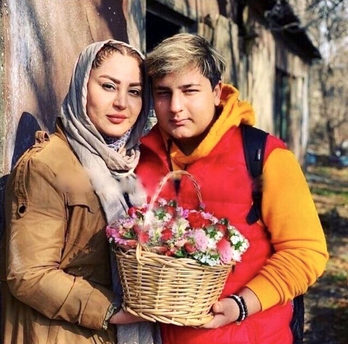 محمدرضا شیرخانلو و مادرش + عکس