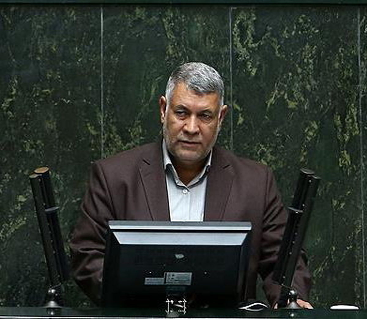 همه مایحتاج کشور توسط ۴ دلال وارد کشور می‌شود