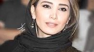 نیکی مظفری و پدرش در کنار جمعی از بازیگران/عکس