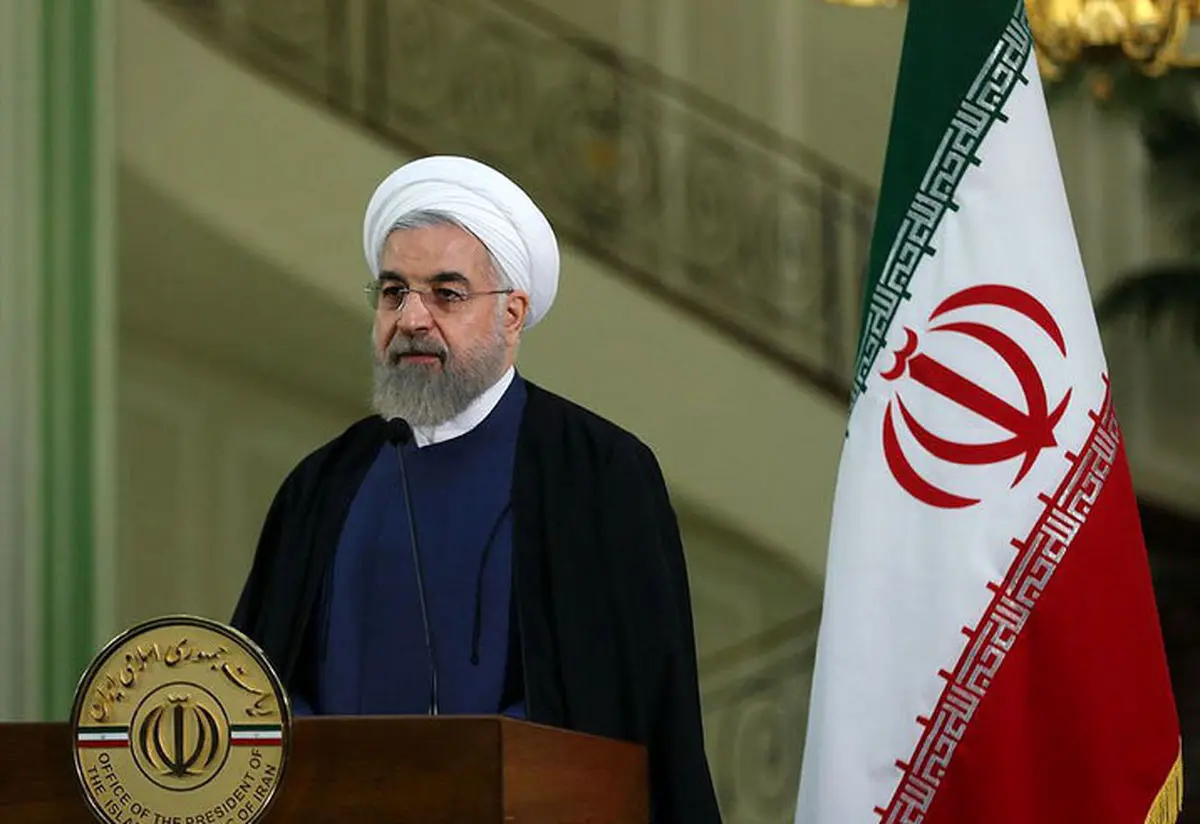 روزنامه شرق: گذشته روحانی بیش از دیگران دامن خودش را می‌گیرد