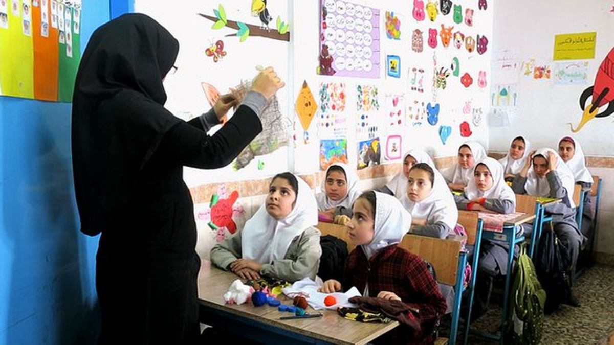میانگین حقوق فرهنگیان به 2 میلیون و 200هزار تومان رسید