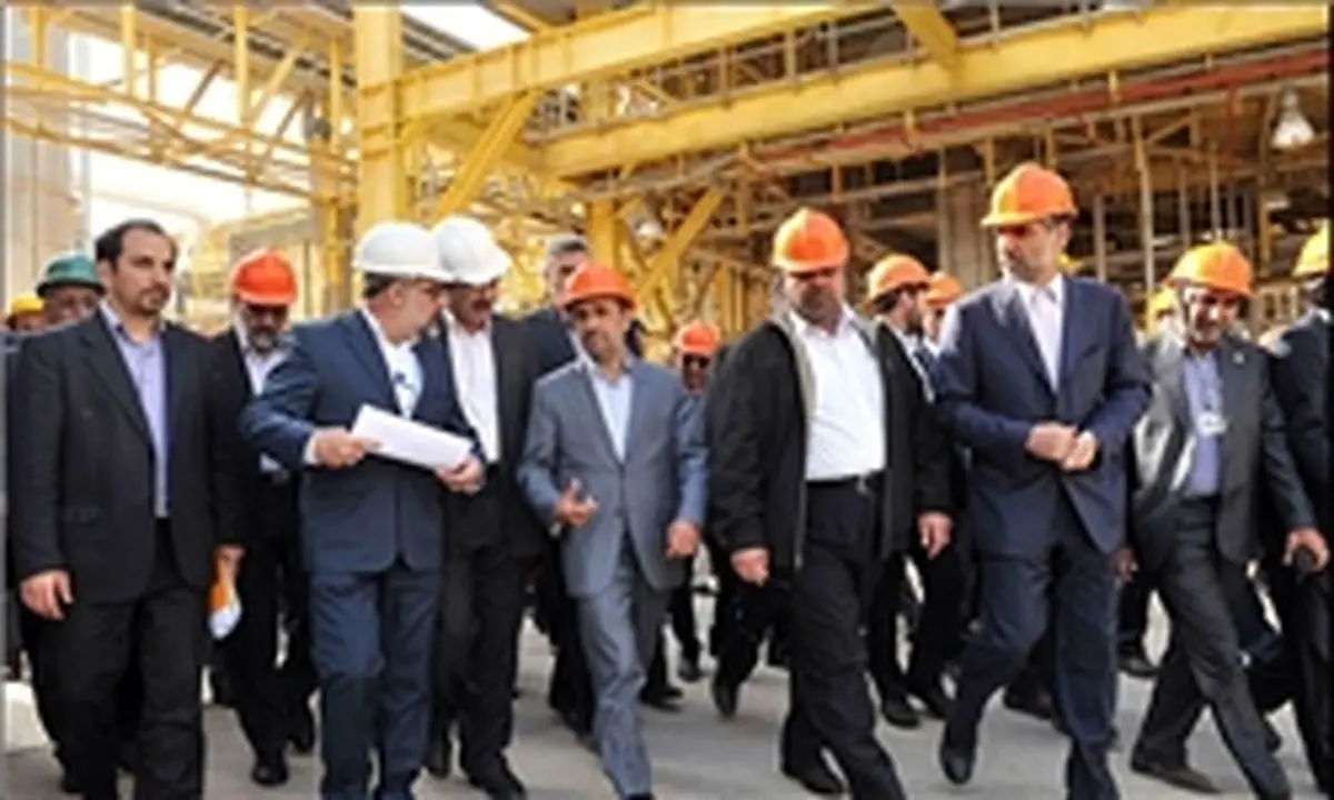احمدی‌نژادازفازهای ۱۵ و ۱۶ پارس جنوبی بازدیدکرد