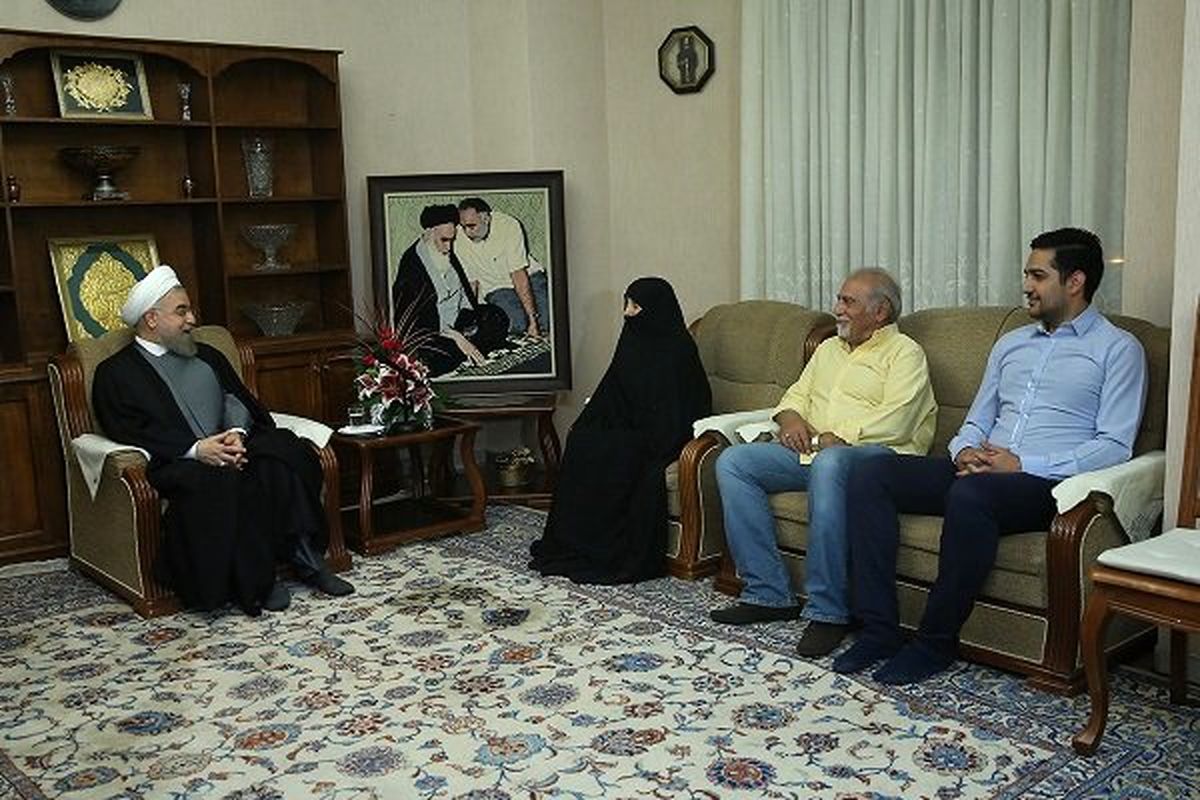 شهدا، جانبازان و ایثارگران معلمان حقیقی جامعه هستند
