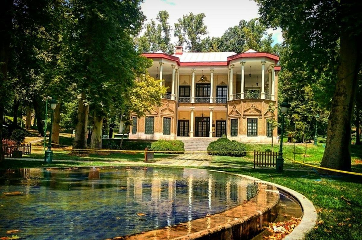 چرا در کاخ نیاوران نمایشگاه لباس برپا شد؟