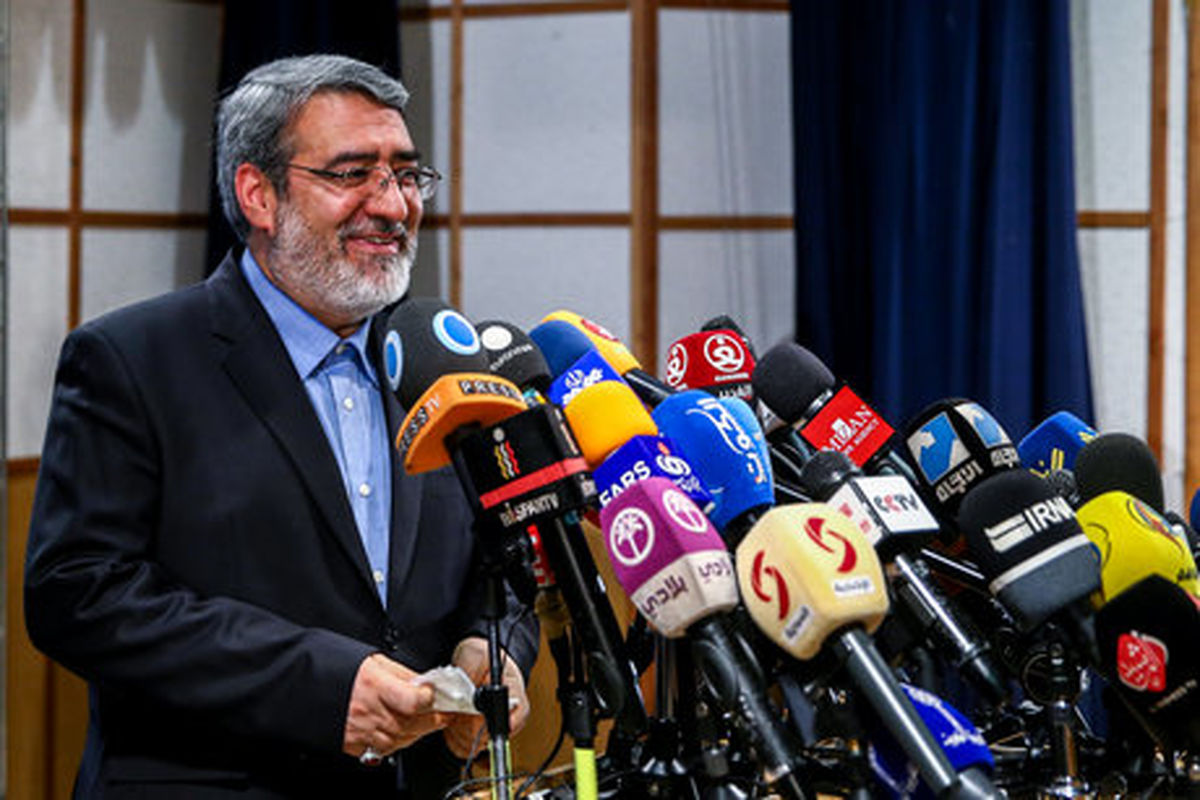 رحمانی‌فضلی: اولویت با اقتصاد مقاومتی است