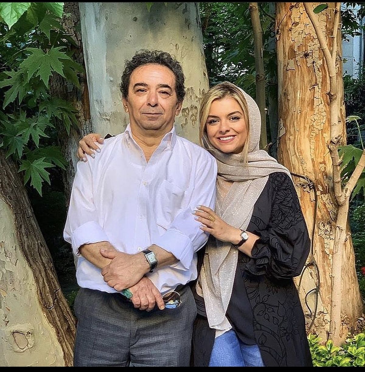 دنیا مدنی در آغوش پدر + عکس
