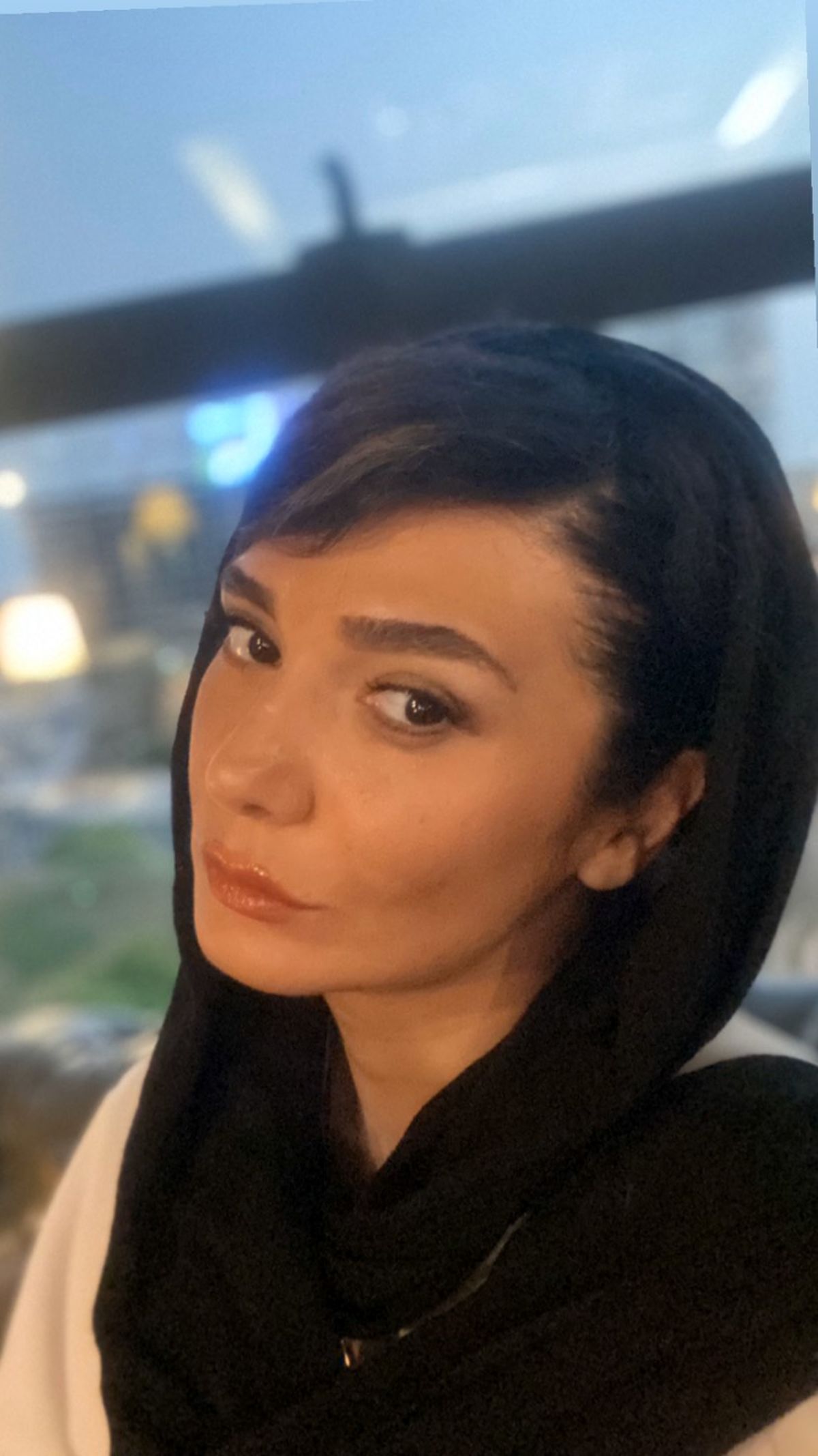 چهره جدی مینا وحید + عکس