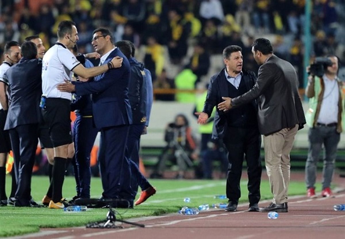 همراهی قلعه‌نویی با شعار هواداران پرسپولیس!