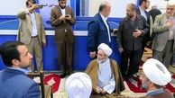 جمع آوری نرده‌های بین مسئولان و مردم در نماز جمعه