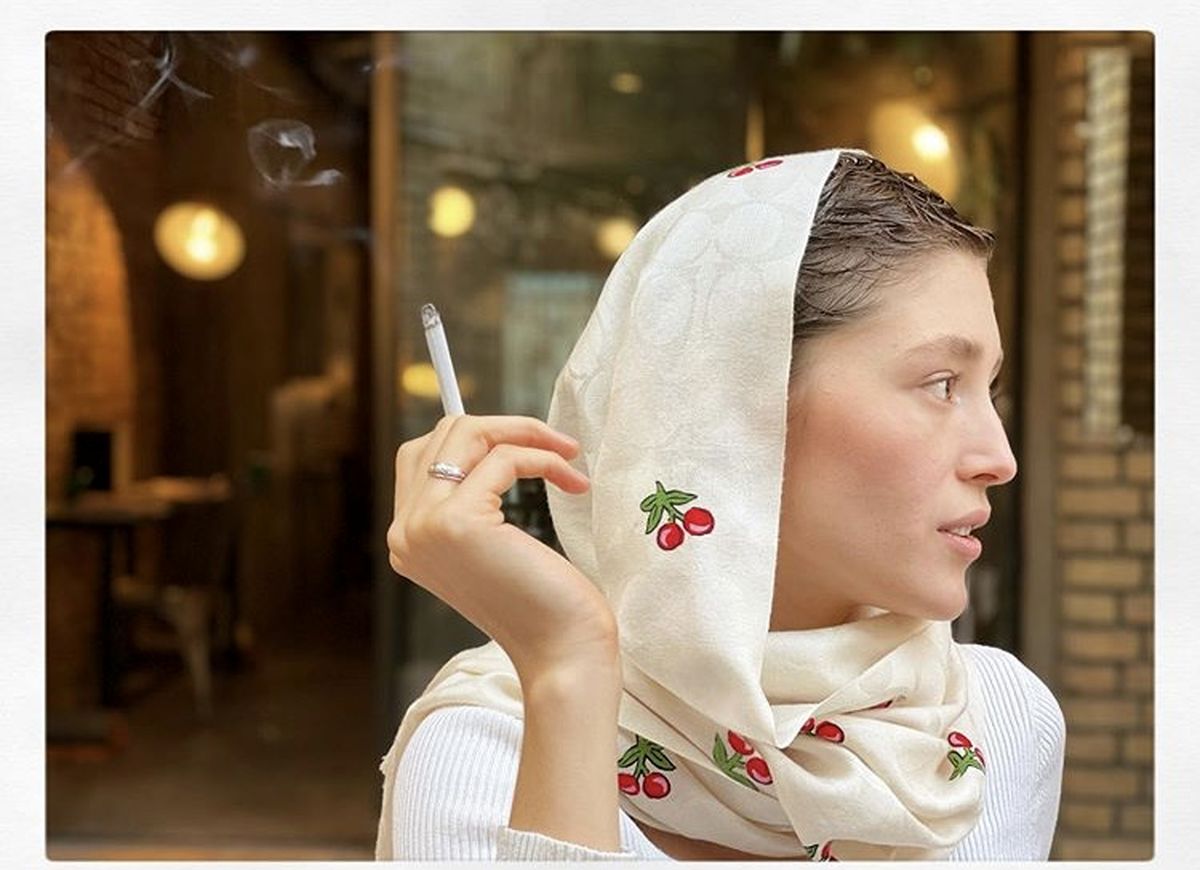 فرشته حسینی در حال سیگار کشیدن + عکس