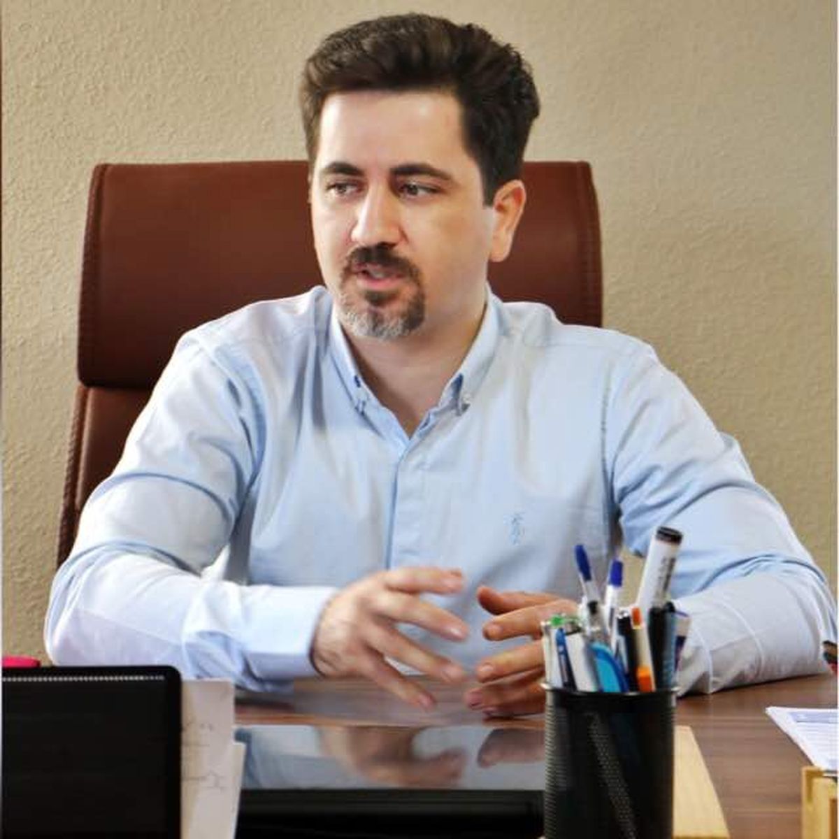 یاشا سازمند مشاور کسب و کارهای کوچک و بزرگ