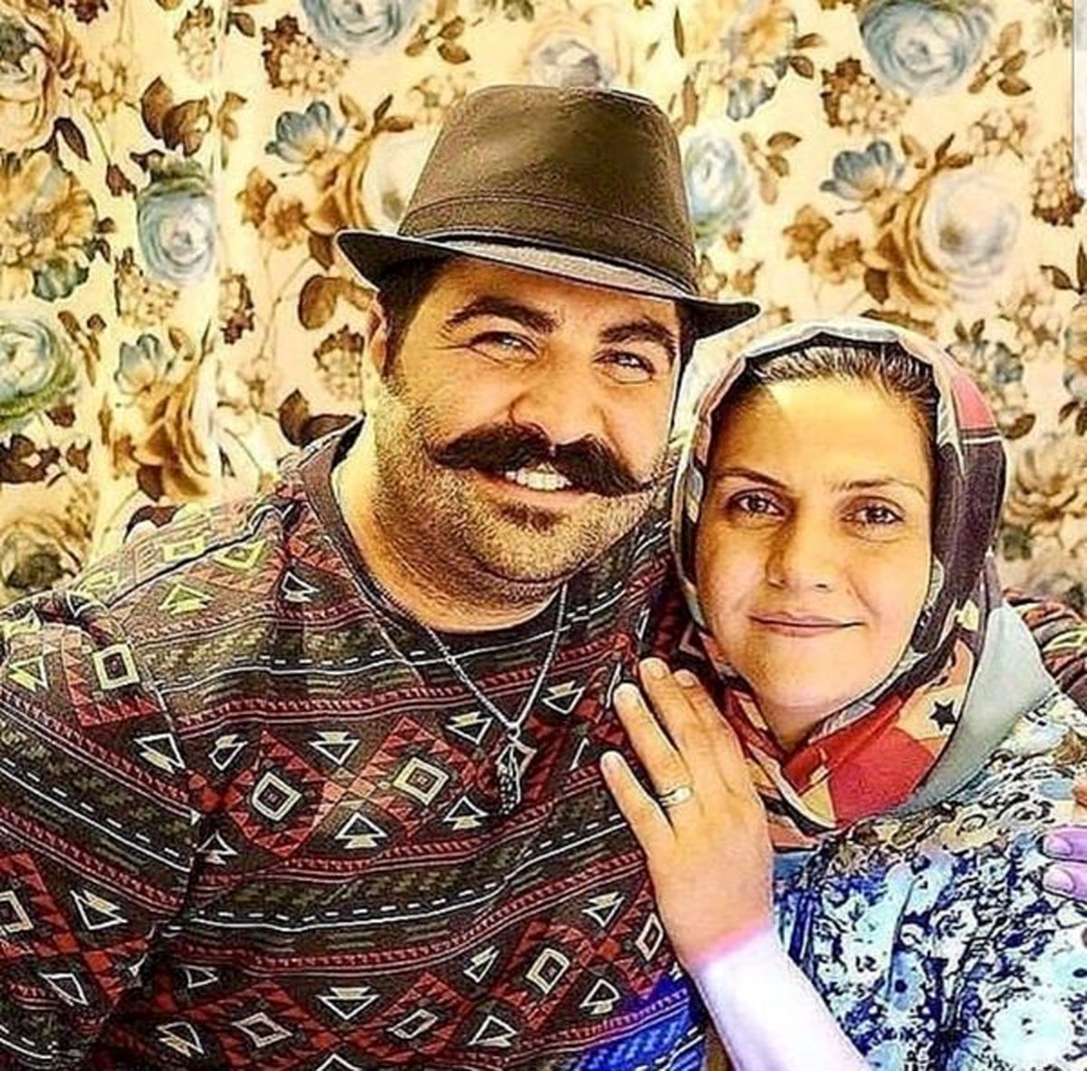 سیبیل خان خوش صدا در کنار مادرش + عکس