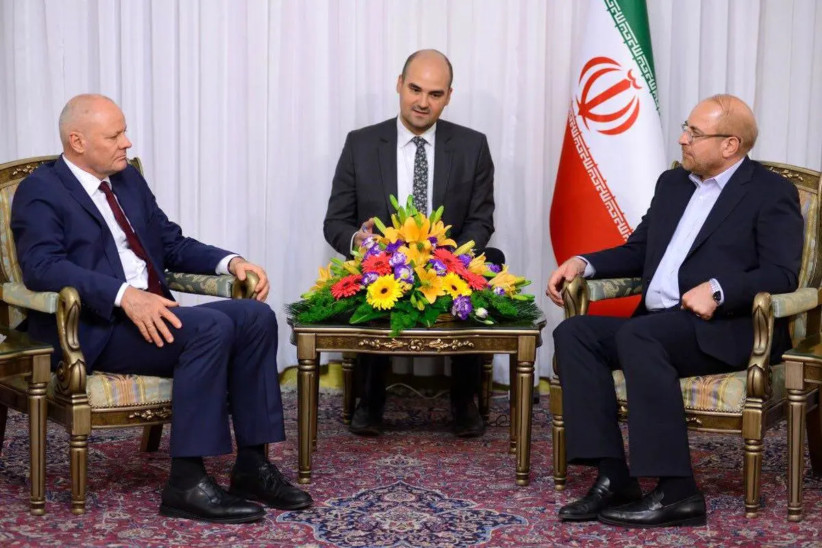 کشورهای صاحب نفوذی مانند آلمان باید در مقابل یک جانبه گرایی امریکا بایستند