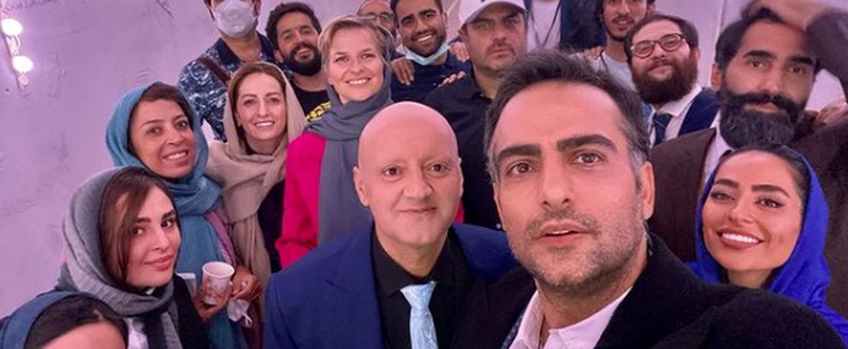 خداحافظی تلخ حامد کمیلی و بازیگران و دیگر عوامل فیلم قبله عالم + عکس