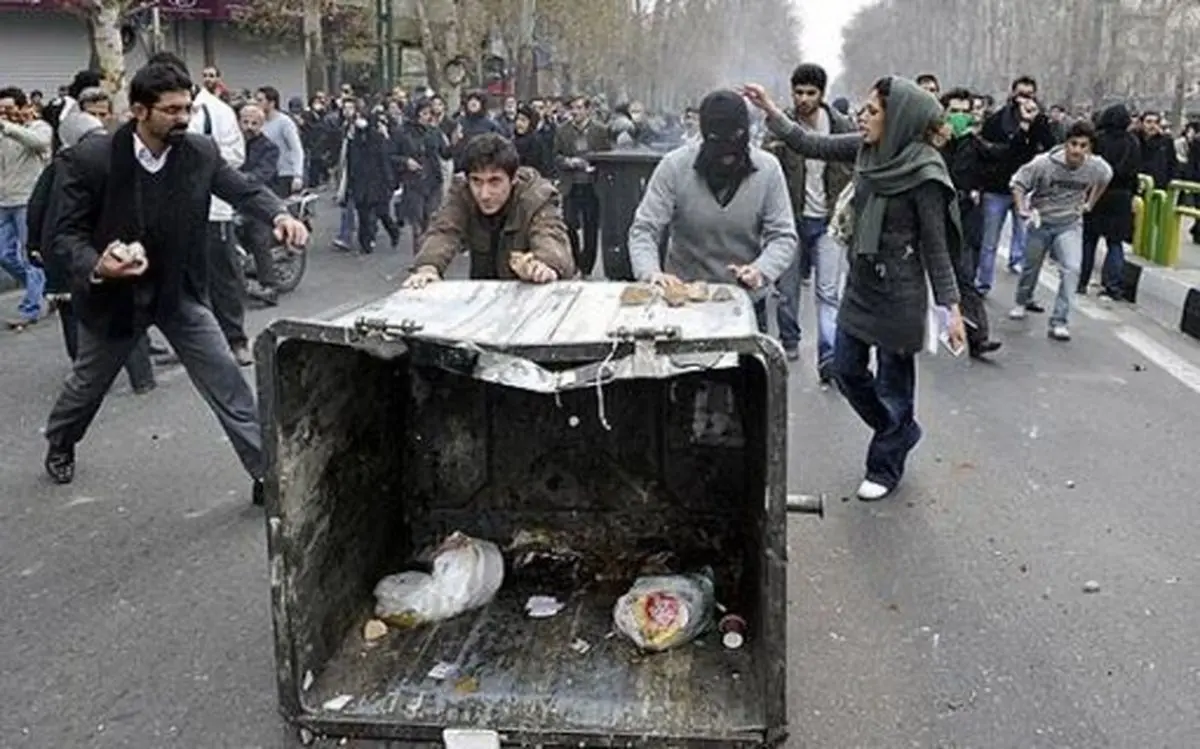مگر احمدي نژاد در مناظره دروغ گفت/ آيا حاميان موسوي فقط چند هزار نفرند؟ شما از اين طرفداران مي ترسيد!