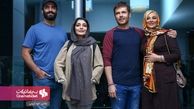 ساره بیات در کنار کوروش تهامی و همسرش