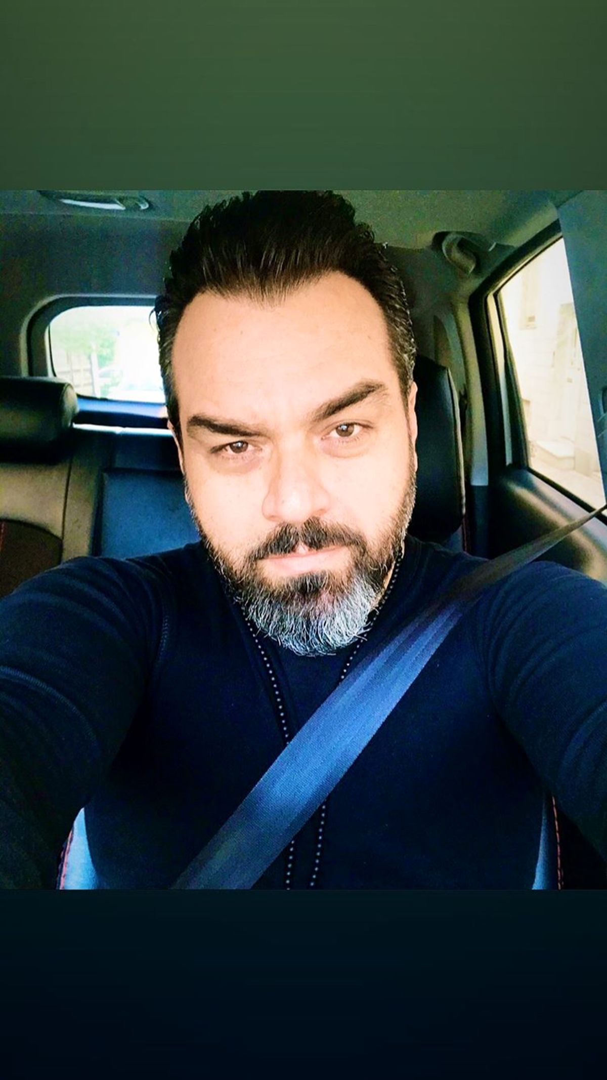 سلفی شهرام قائدی در ماشین شخصیش + عکس