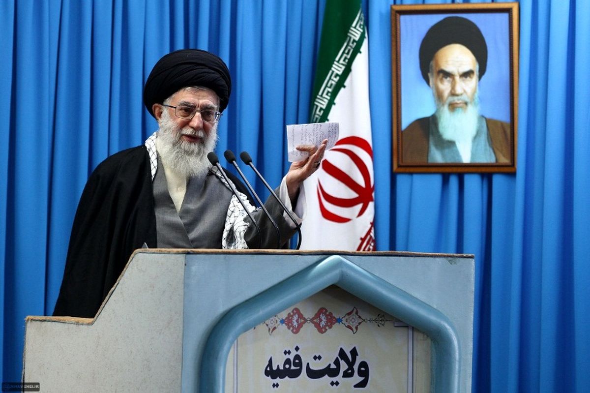 نمازجمعه و مرزبانی انقلاب/ آنچه ائمه جمعه از سیره امام خامنه ای بایستی بیاموزند