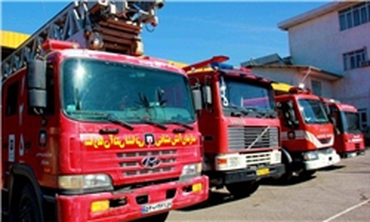 تصادف خودروی مزدا ۳ با خودروهای آتش‌نشانی 