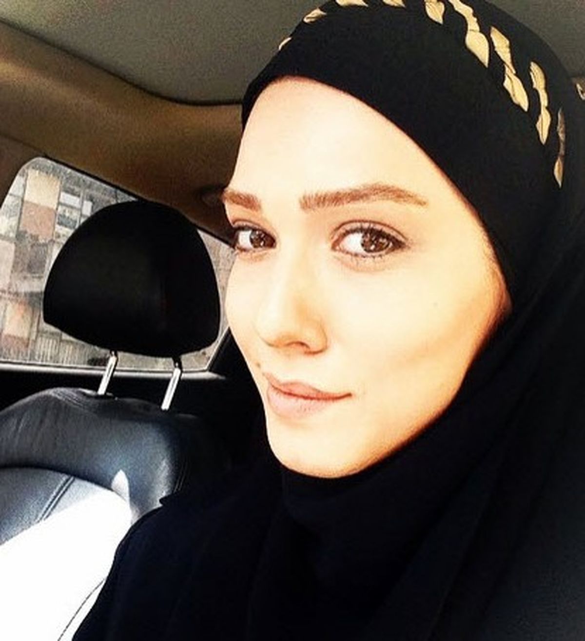 شهرزاد کمال زاده در خودروی لوکسش!