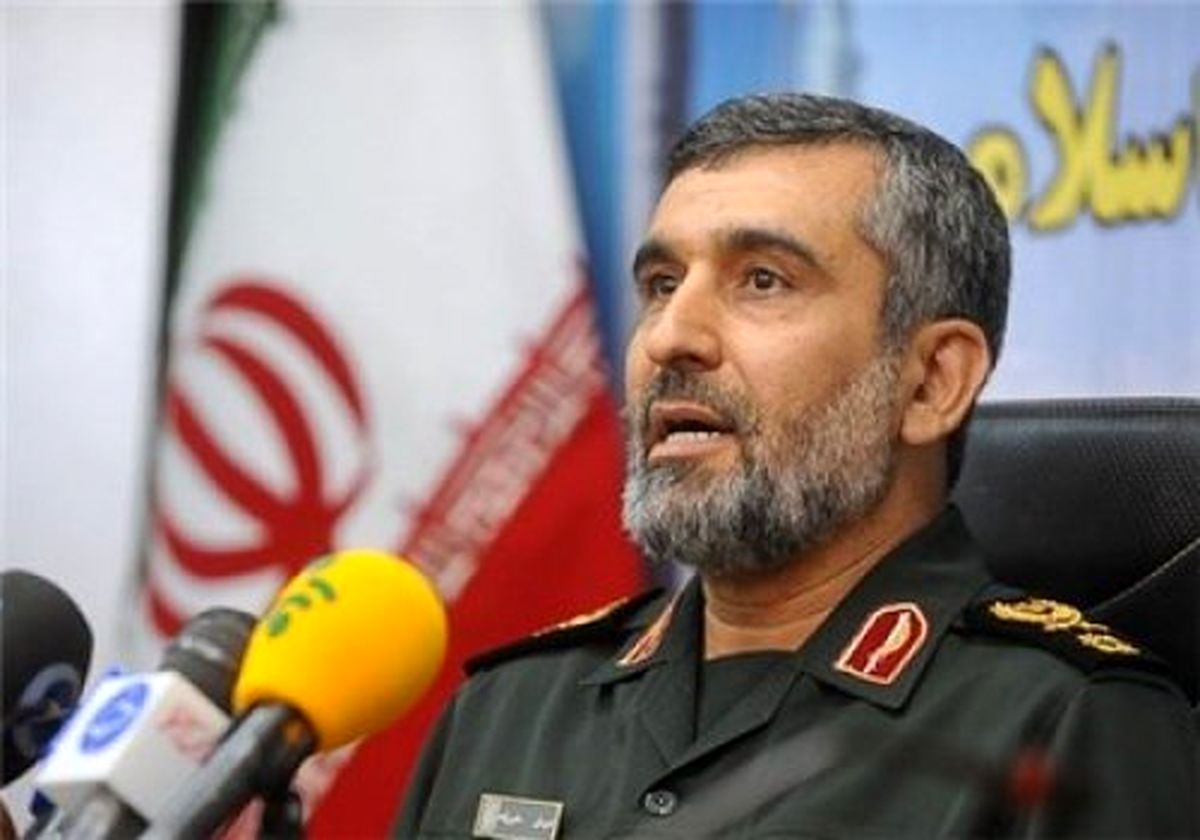 بازدید سردار حاجی زاده از نمایشگاه نانو