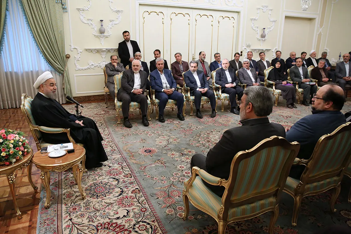 روحانی: تمرکز دولت در سال ۹۵ شتاب و هم افزایی در روند اجرای اقتصاد مقاومتی است