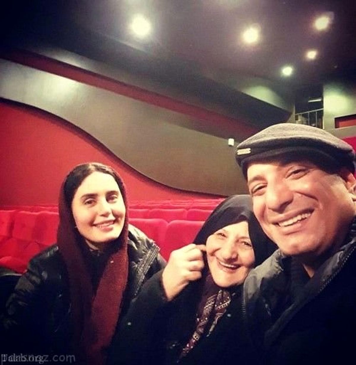 خوشحالی امیر جعفری و مادرش در سینما+عکس