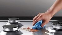 تمیز کردن لکه چربی روی اجاق گاز با چند ترفند حرفه ای ساده