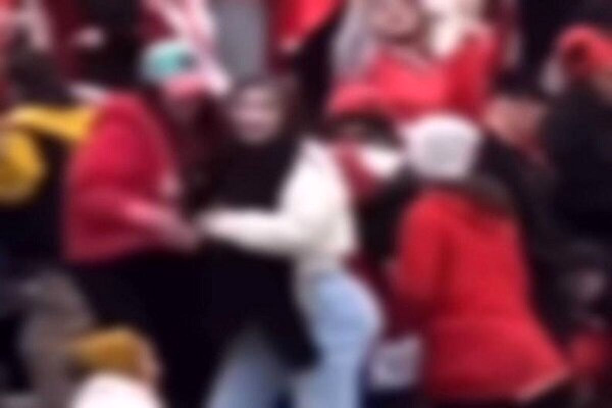 حکم بازداشت ۲ تماشاگر زن بازی پرسپولیس و تراکتور