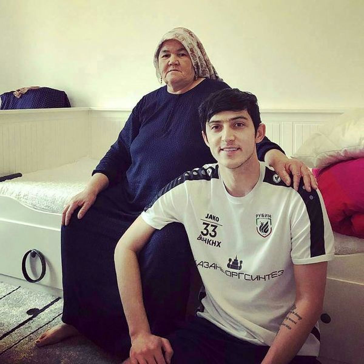 سردار آزمون در کنار خاله جانش+عکس