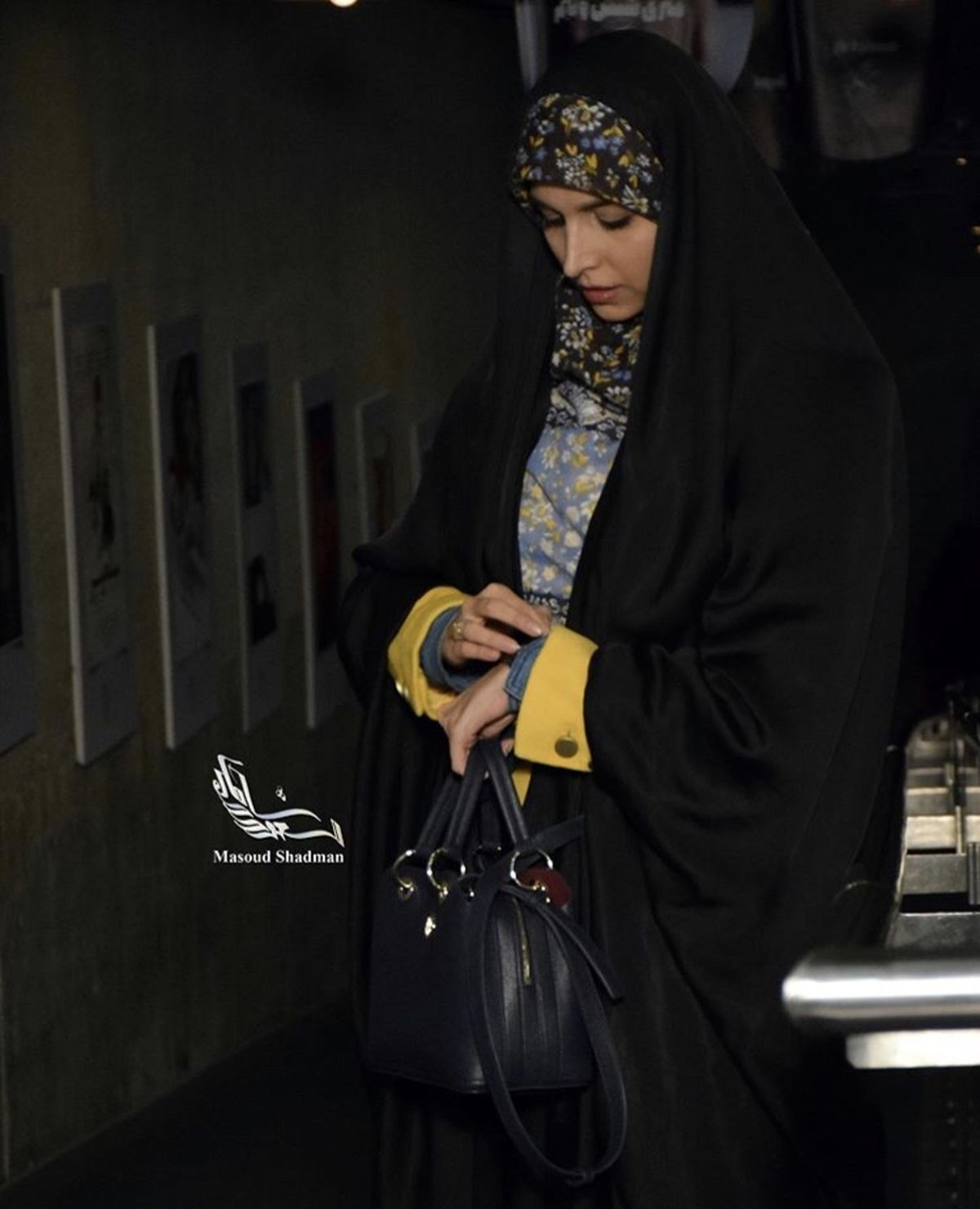 پوشش کامل خانم‌مجری در یک‌مراسم + عکس