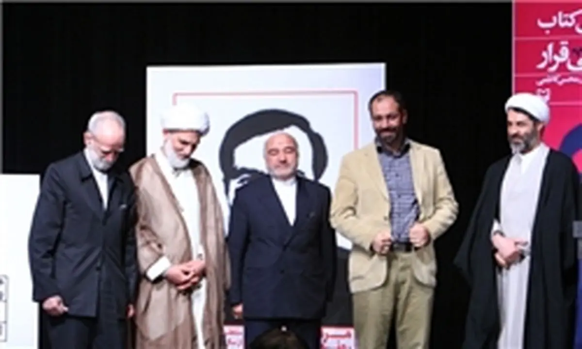 خاطره‌نویسی باید دور از سیاست باشد