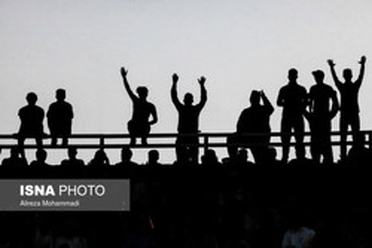 اتوبوس پرسپولیسی‌ها بازهم سنگ خورد