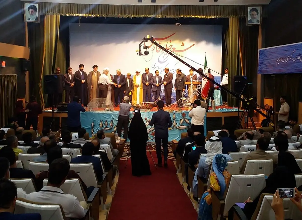 کشتی کنگره شعر خلیج فارس در هندیجان پهلو گرفت