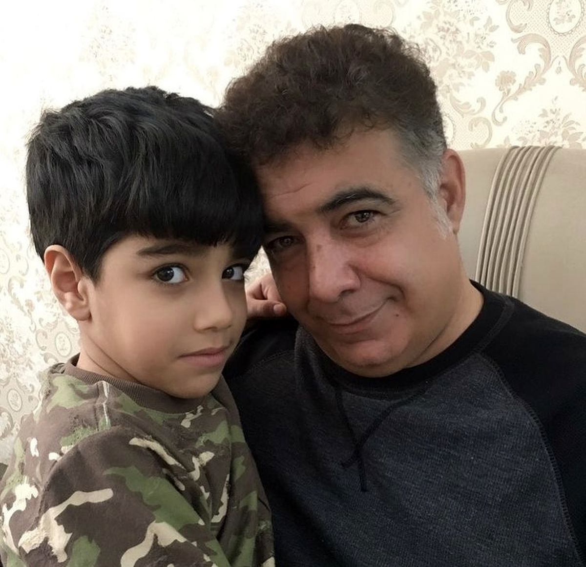 حسن شکوهی و نوه اش + عکس