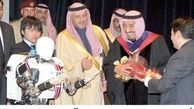 ذوق زدگی ولیعهد سعودی هنگام دریافت دسته گل