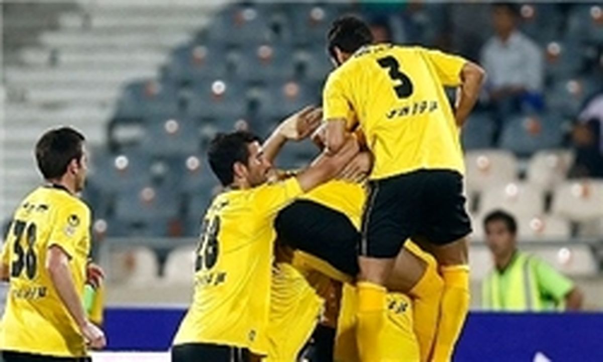 پیروزی سپاهان مقابل پرسپولیس در نیمه اول