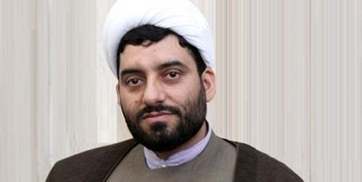 مراقب ابتذال در تئاتر باشیم