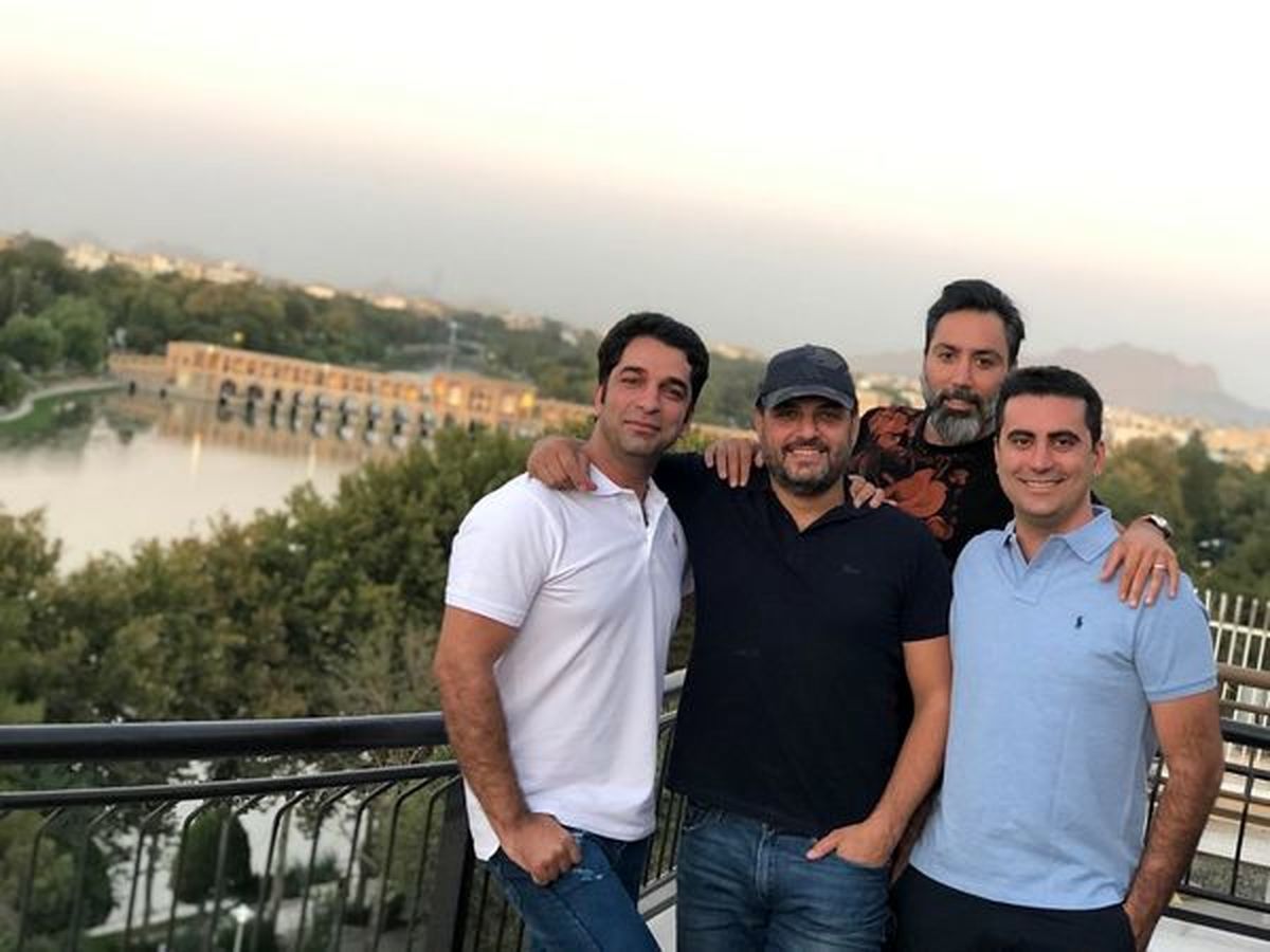 سام درخشانی و دوستانش در سفر + عکس