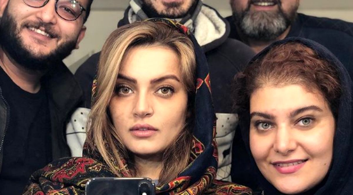 سلفی نیلوفر پارسا در اتاق گریم در کنار دوستانش + عکس