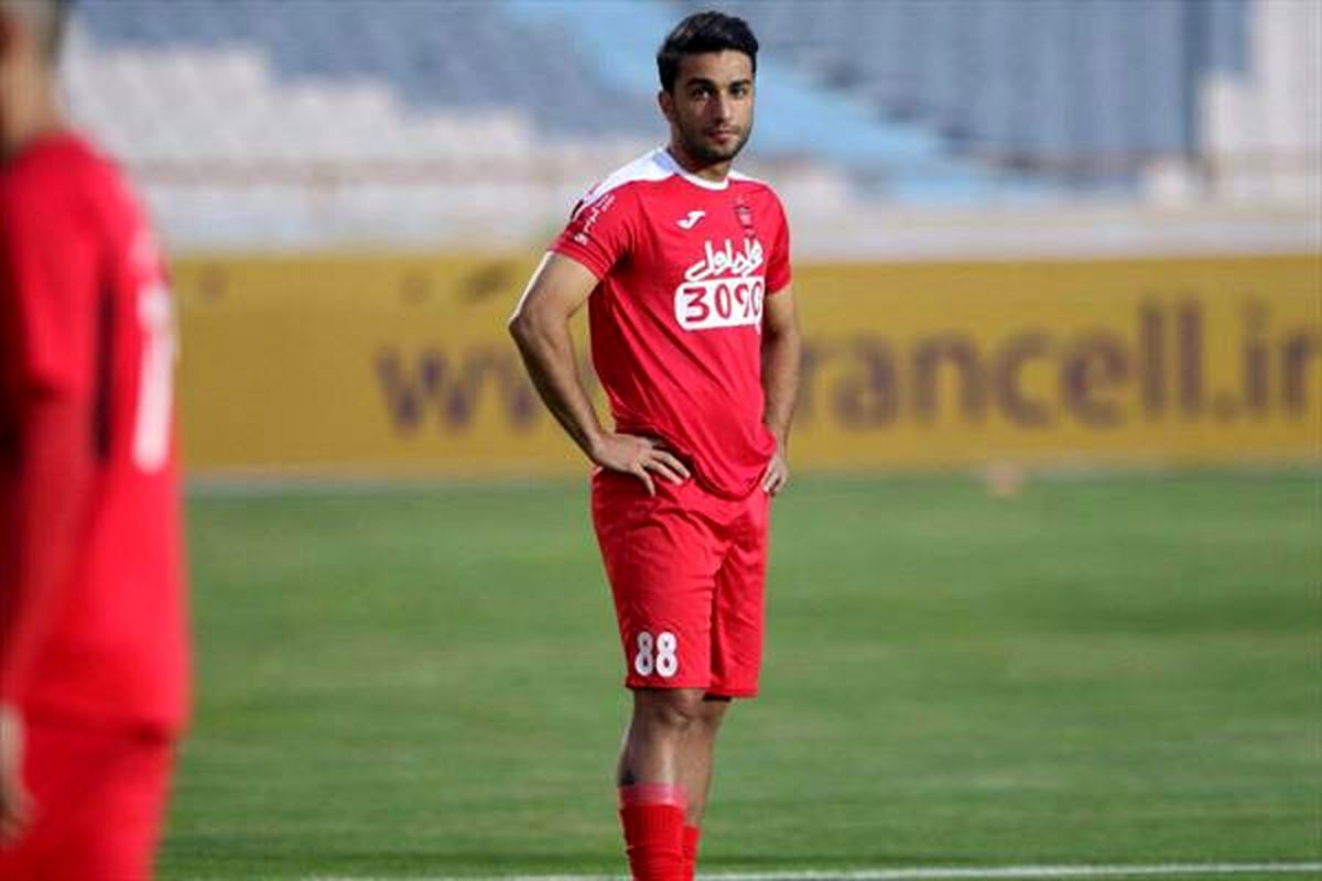 هافبک پرسپولیس درخواست جدایی اش از این تیم را تکذیب کرد